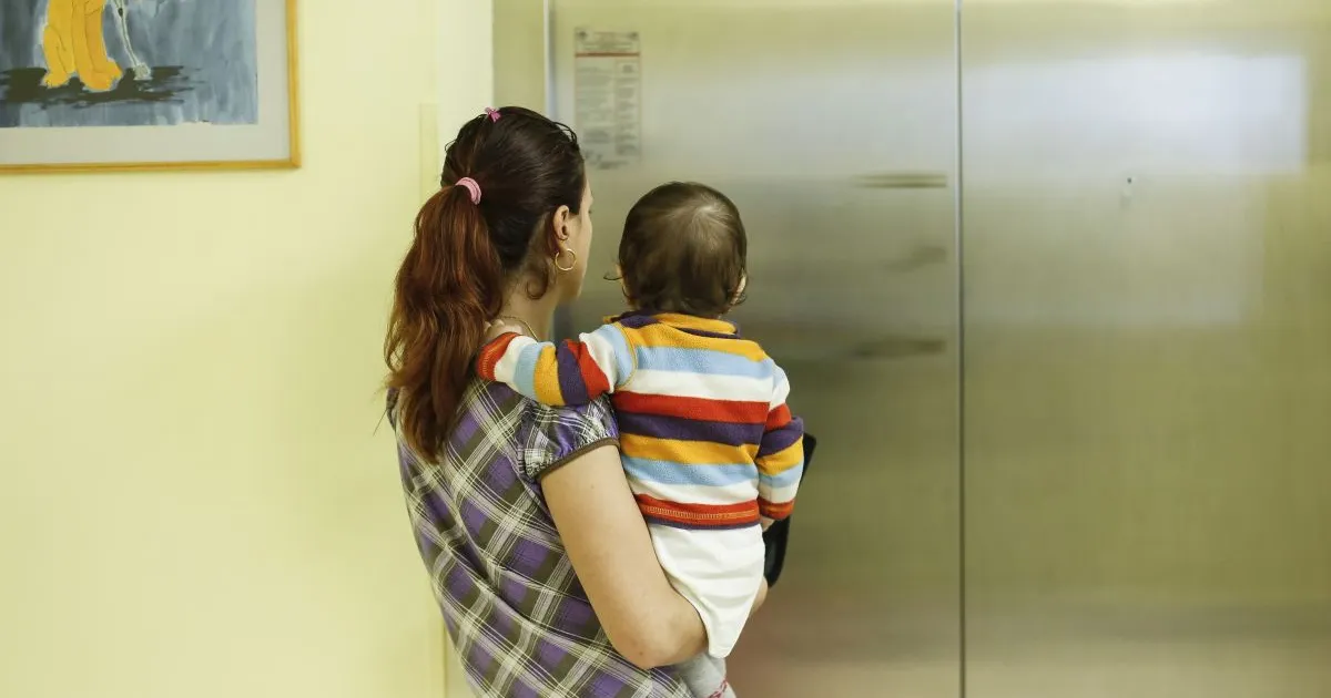 De ce plătesc liftul locatarii de la parter? Reguli și excepții conform Legii Asociațiilor