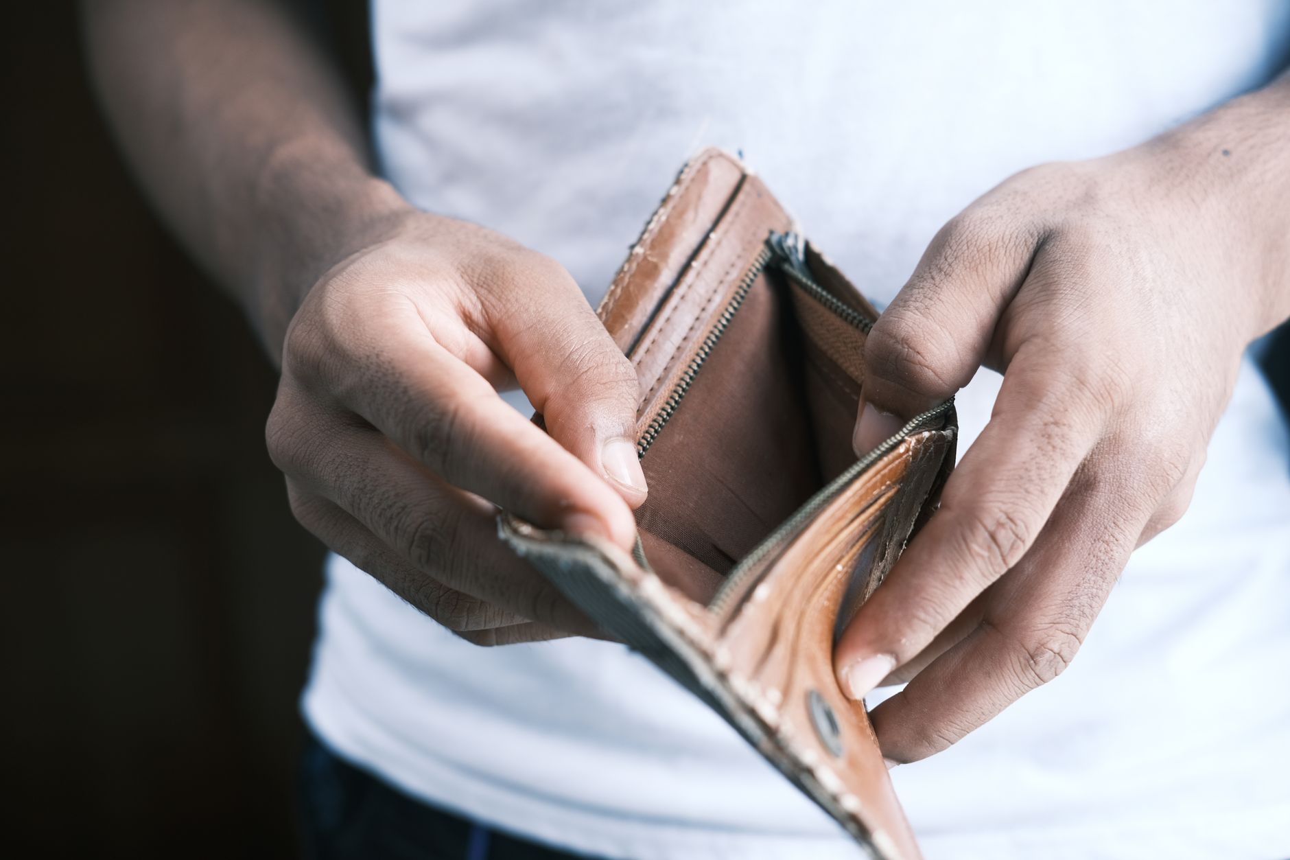 Raport PwC: Doar 26% dintre români se bucură de o situație financiară confortabilă