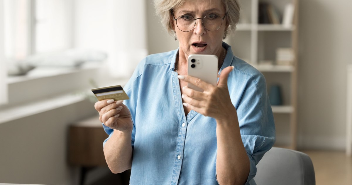 Seniorii din România sunt vulnerabili la fraudele online: doar 36% verifică informațiile înainte de acțiune