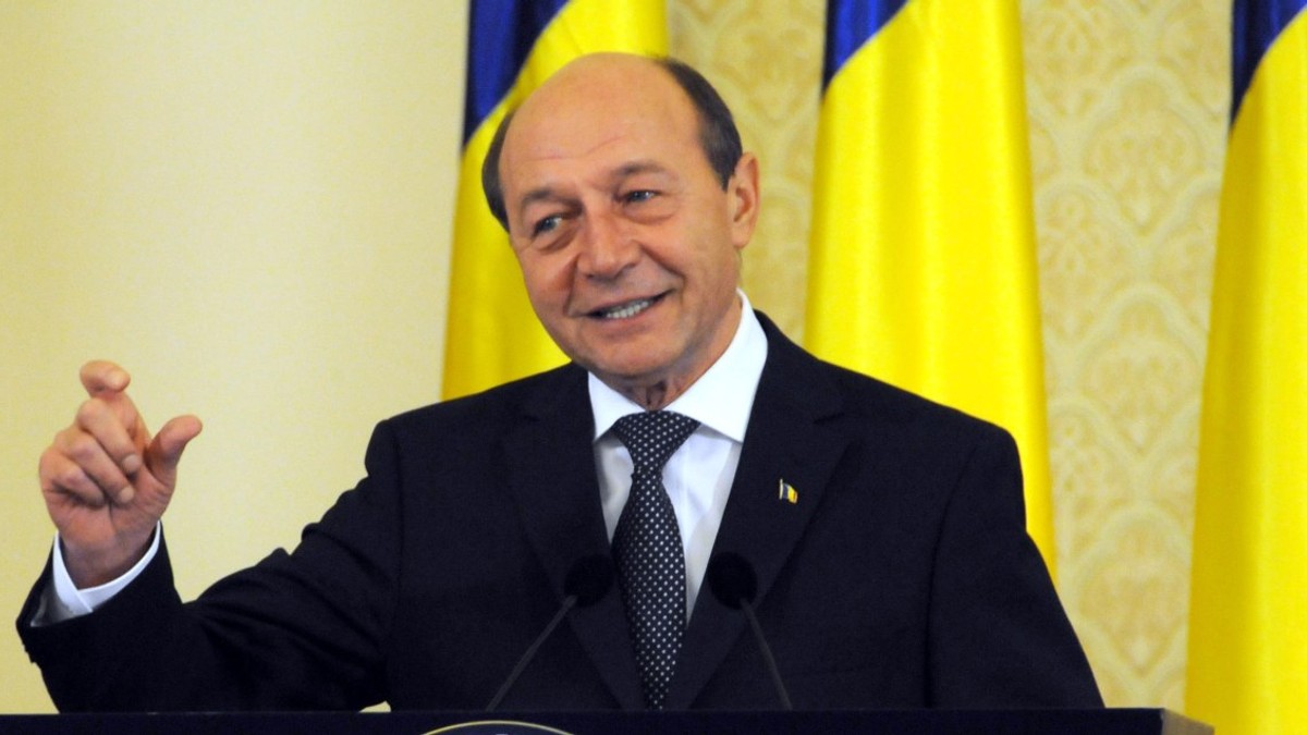Traian Băsescu critică modul în care Nicușor Dan gestionează criza guvernamentală