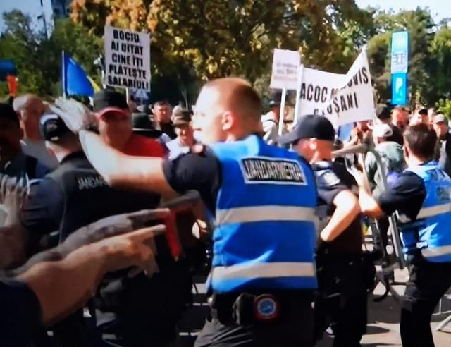 Protest masiv al fermierilor în fața Guvernului. Oieri și agricultori vor să transmită un semnal de alarmă