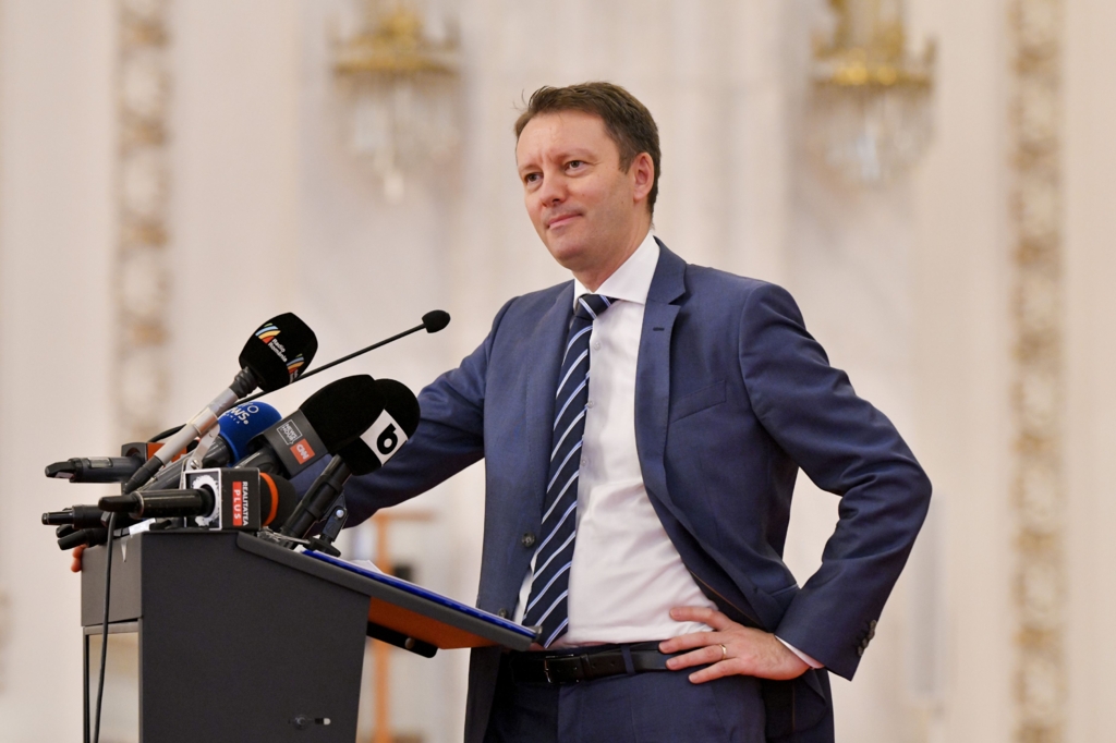 Guvernul lui Siegfried Mureșan se pregătește de vot în Parlament. Șansele de învestire sunt minime