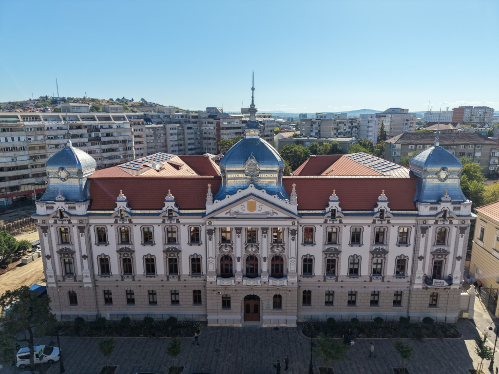 Palatul Finanțelor din Oradea a fost restaurat după o perioadă de abandon; va deveni noul sediu al Consiliului Județean Bihor