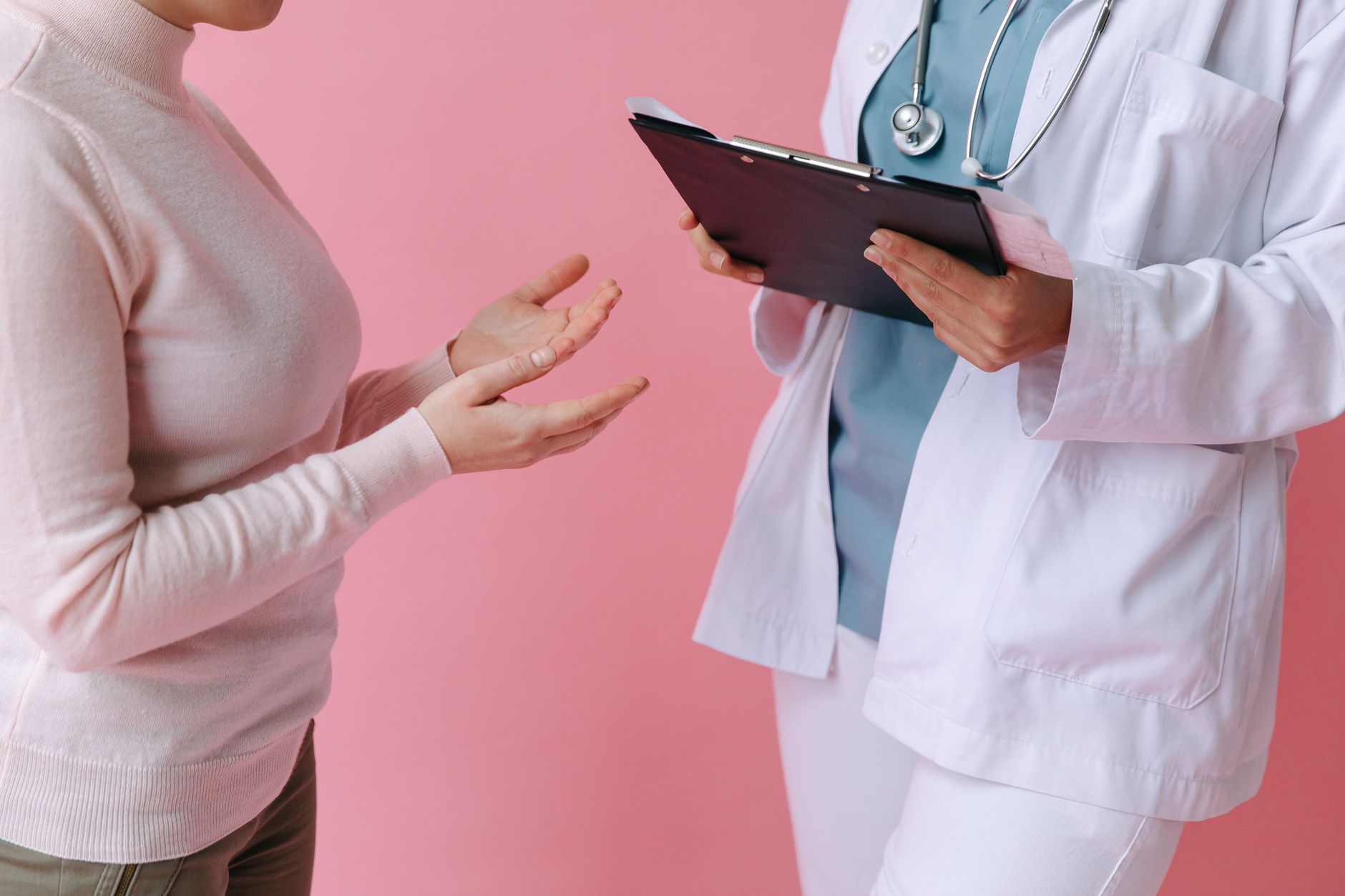 Importanța depistării timpurii și a geneticii în lupta împotriva cancerului de sân și uterin