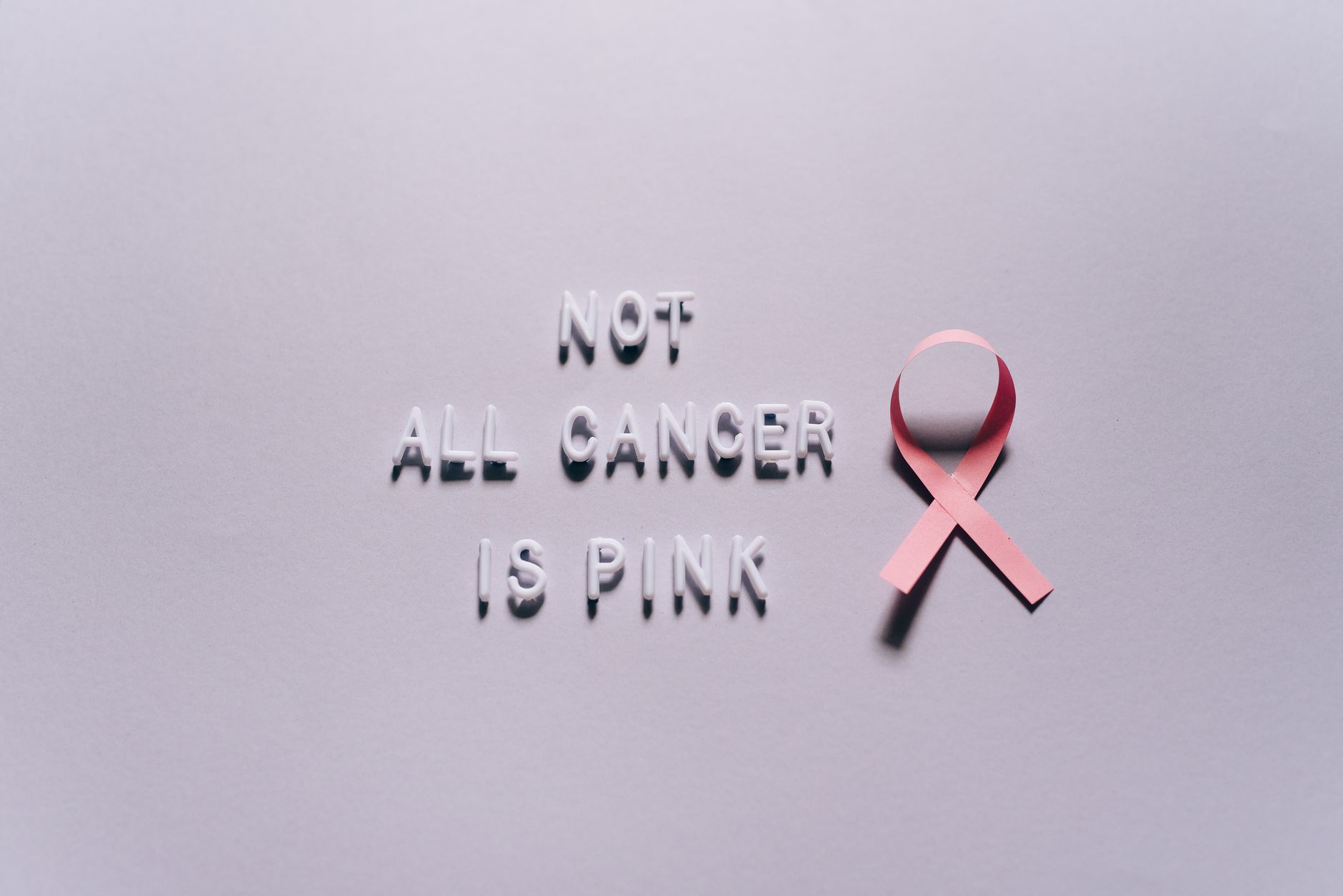 Panglică umană la Cluj-Napoca pentru conștientizarea cancerului de sân