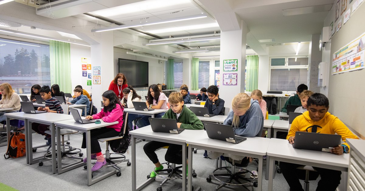 Integrarea inteligenței artificiale în școli: experții avertizează că elevii nu trebuie să fie cobai tehnologici