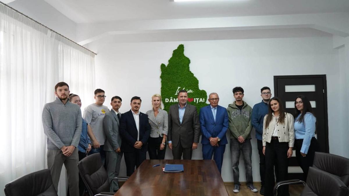 Noua generație de profesioniști intră în administrația publică din Dâmbovița prin programul de internship