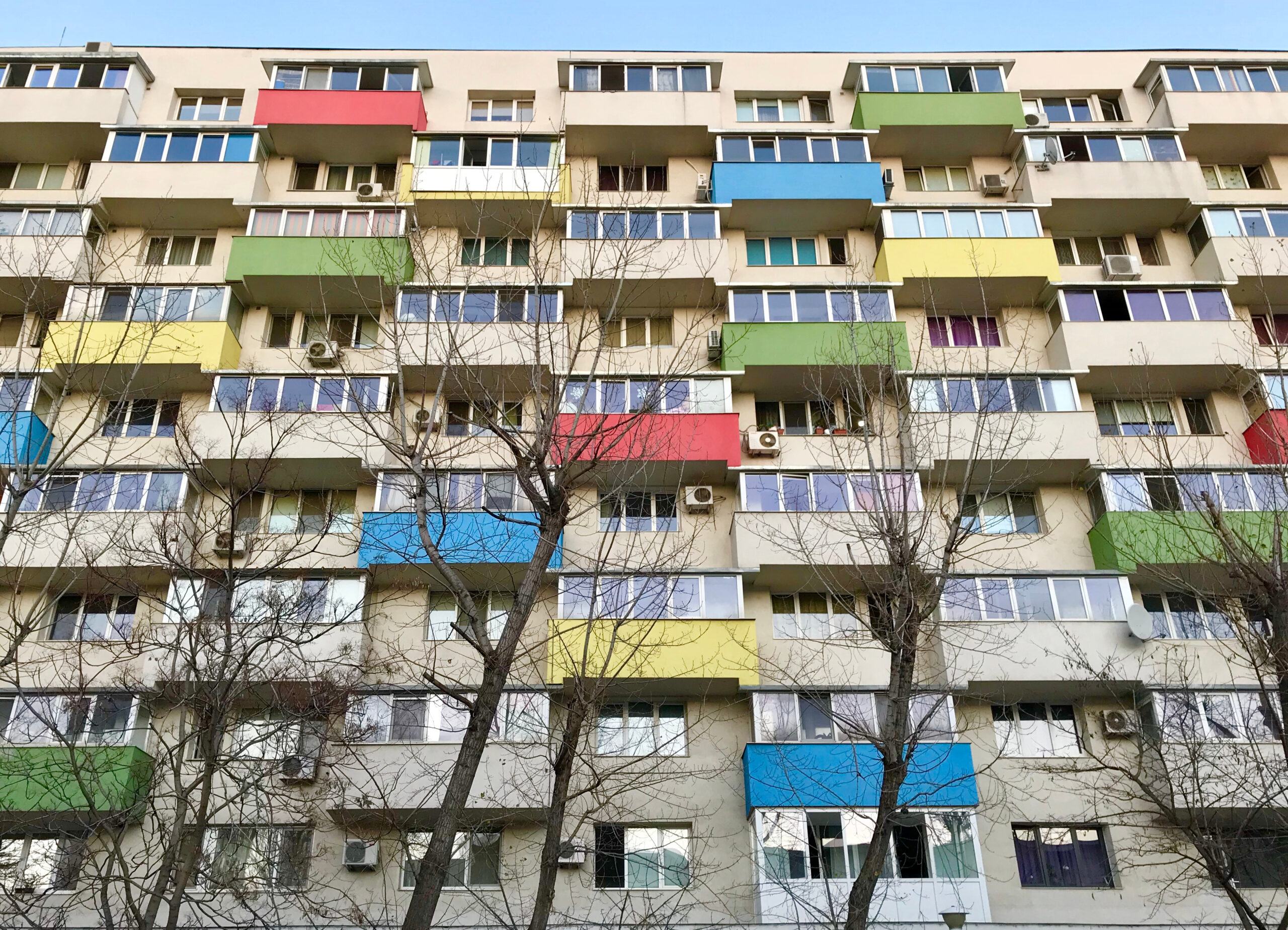 România ocupă primul loc în UE la numărul tinerilor care locuiesc în locuințe supraaglomerate
