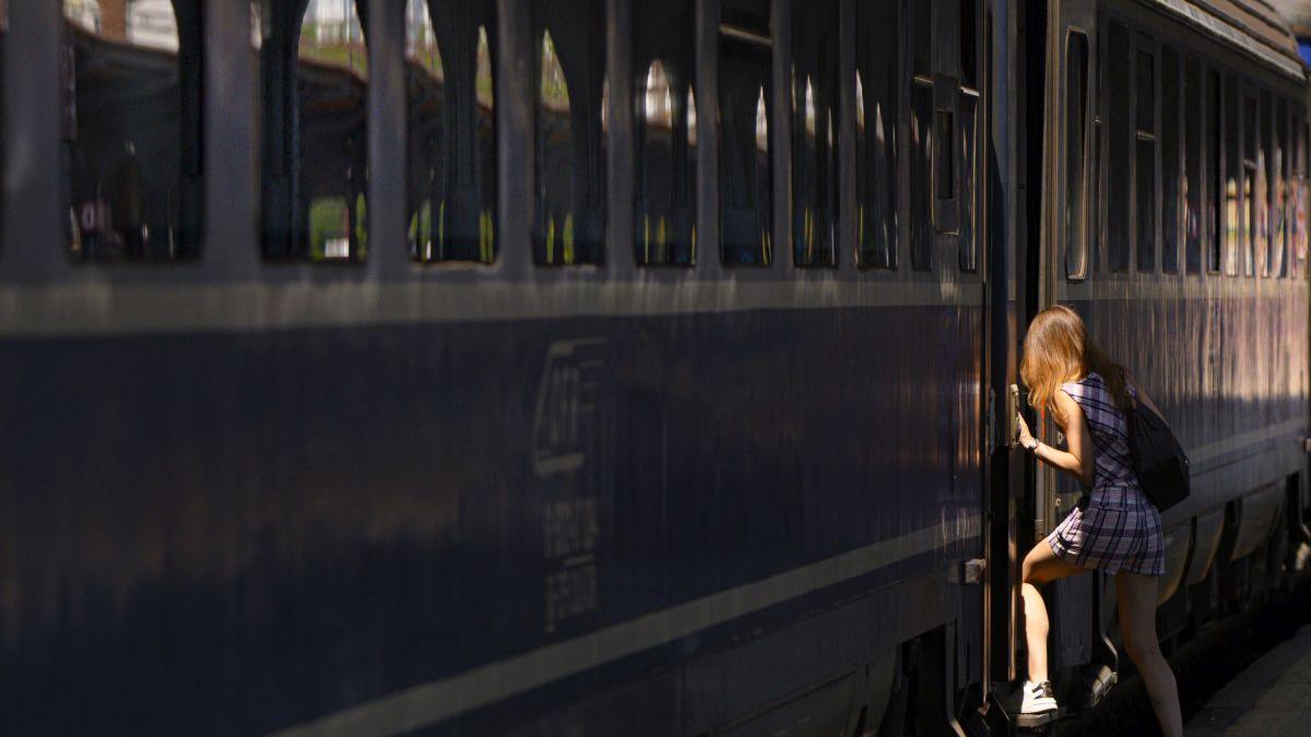 Studenții vor beneficia de o reducere de 90% la tren în anul universitar 2026-2027, dar cu anumite restricții
