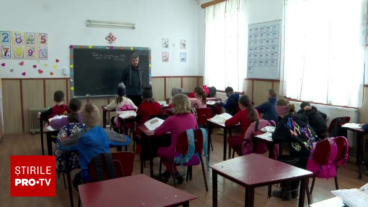 Raport OCDE: Profesorii din România au un program de lucru mult mai scurt decât media europeană
