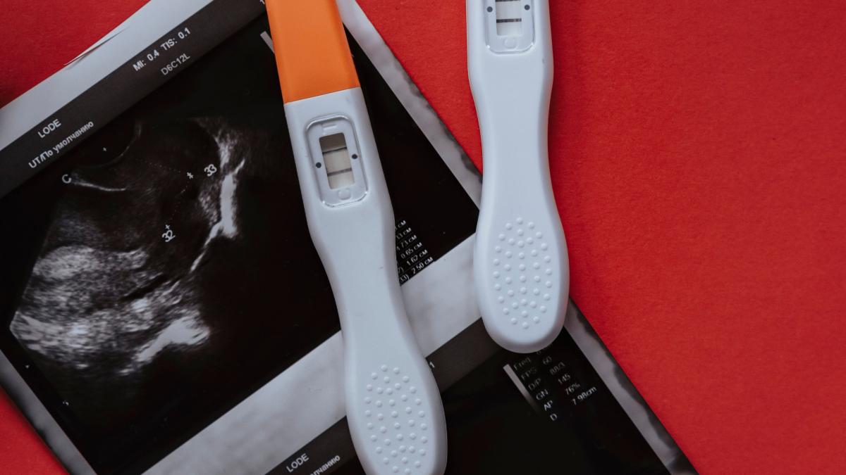 Ce trebuie făcut după un test de sarcină pozitiv: rolul esențial al ecografiei și al analizelor hormonale