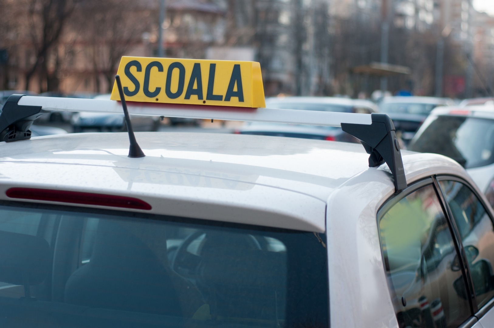 Instructor auto prins sub influența alcoolului în timpul unei lecții de șofat în Brașov