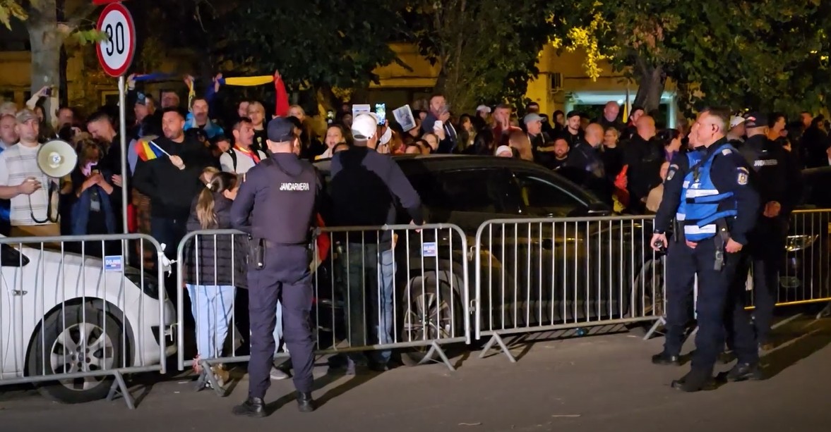 Călin Georgescu a fost arestat preventiv; sute de susținători protestează în fața arestului central