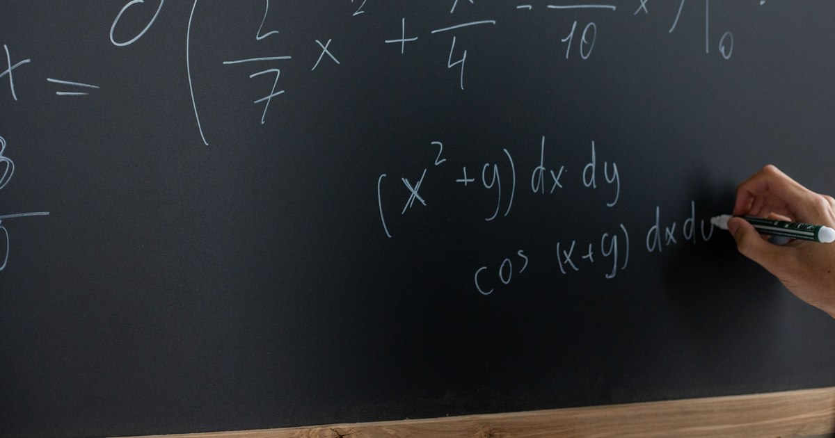 Raport OCDE: România are rate ridicate de posturi vacante și profesori fără toate calificările