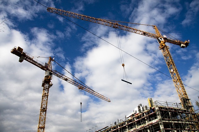 Scădere semnificativă a autorizațiilor de construire pentru locuințe în primele opt luni ale anului 2026