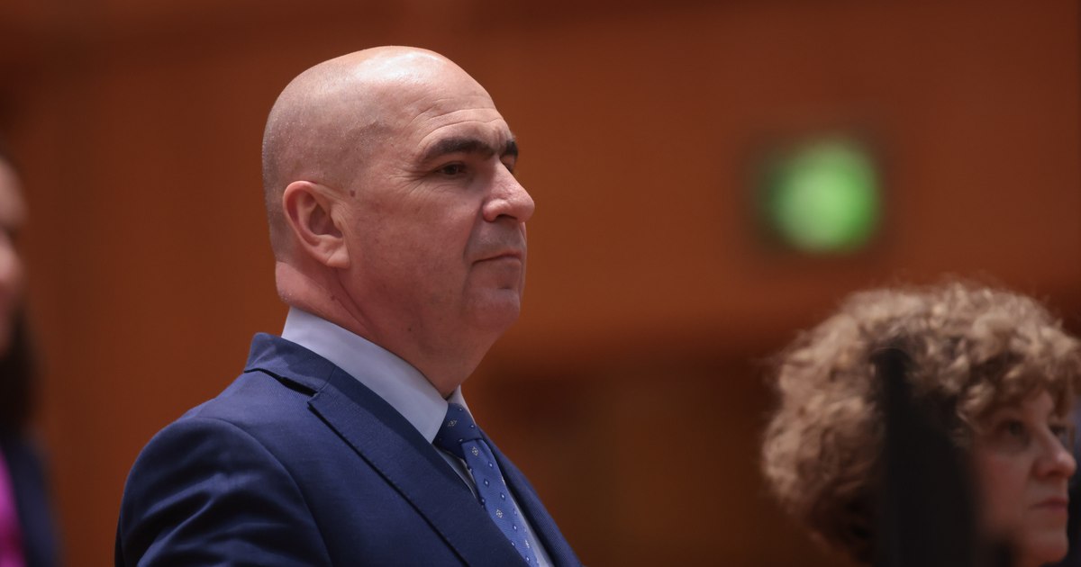 Ilie Bolojan a fost huiduit în Parlament înainte de discursul despre învestirea Guvernului Mureșan