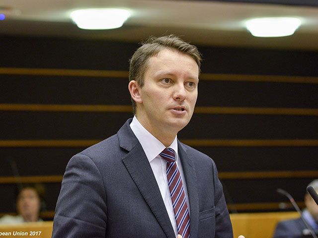 Guvernul Mureșan a fost respins de Parlament. PSD anunță pregătirea pentru guvernare