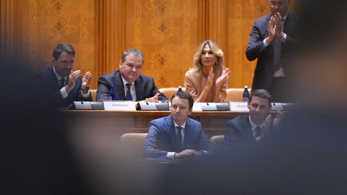 Parlamentul a respins Guvernul propus de Siegfried Mureșan. Ce se întâmplă cu ratingul și economia României