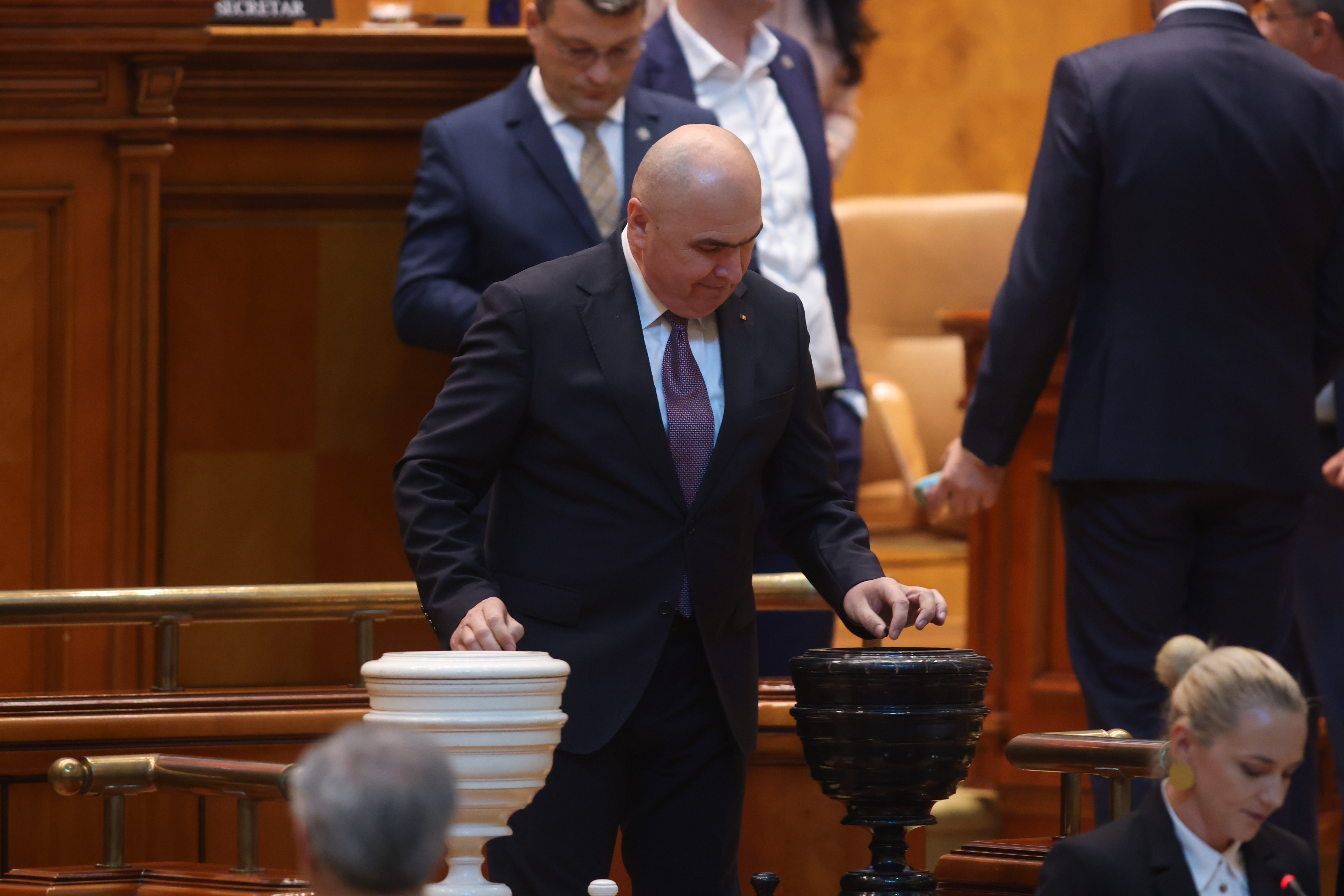 Scenariul în care PNL ar putea învesti un guvern PSD și ar merge în opoziție