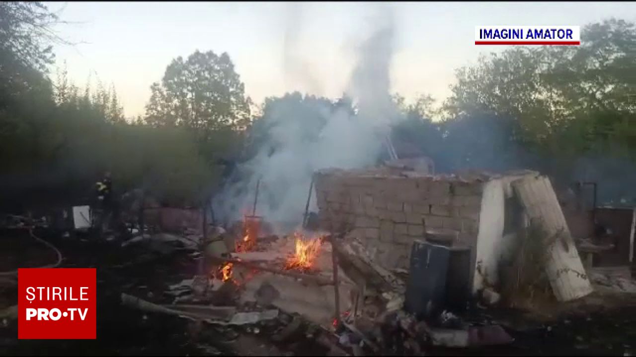 Un bărbat de 72 de ani și-a pierdut locuința după ce a încercat să ardă un cuib de viespi