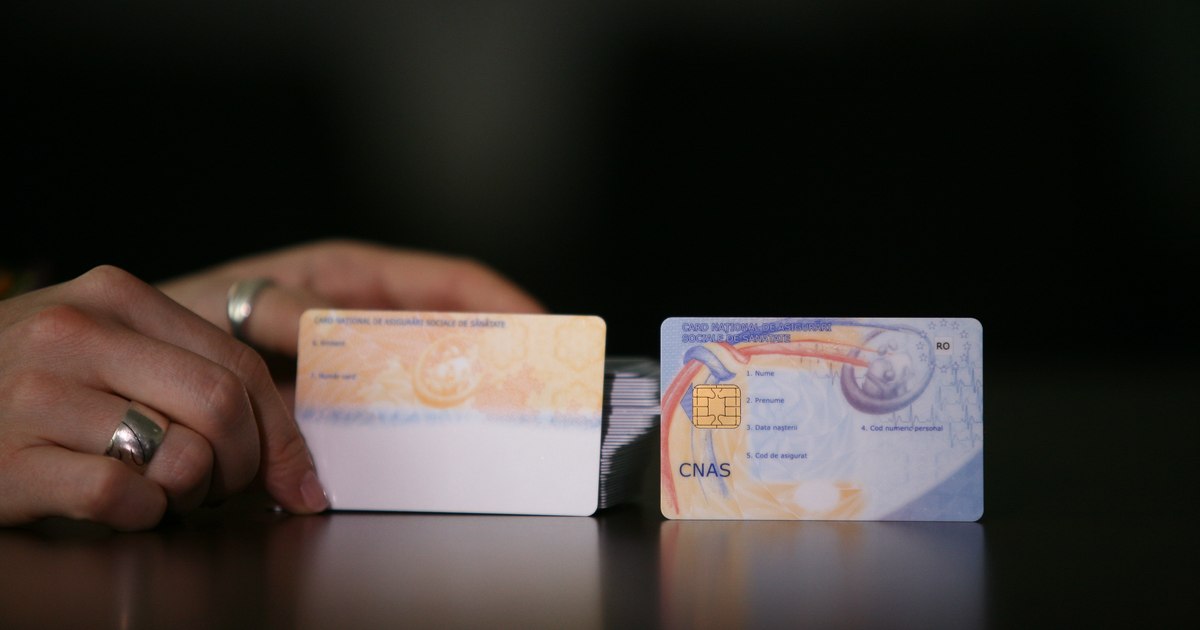 Cardul de sănătate și Cartea Electronică de Identitate pot fi folosite simultan în luna octombrie