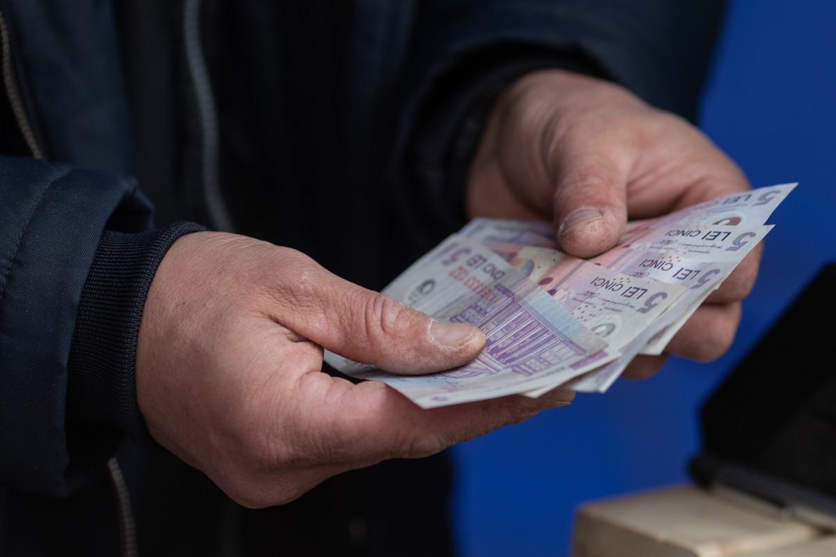 Majorările de salarii și pensii din 2027 vor fi limitate de deficitul bugetar, avertizează S&P