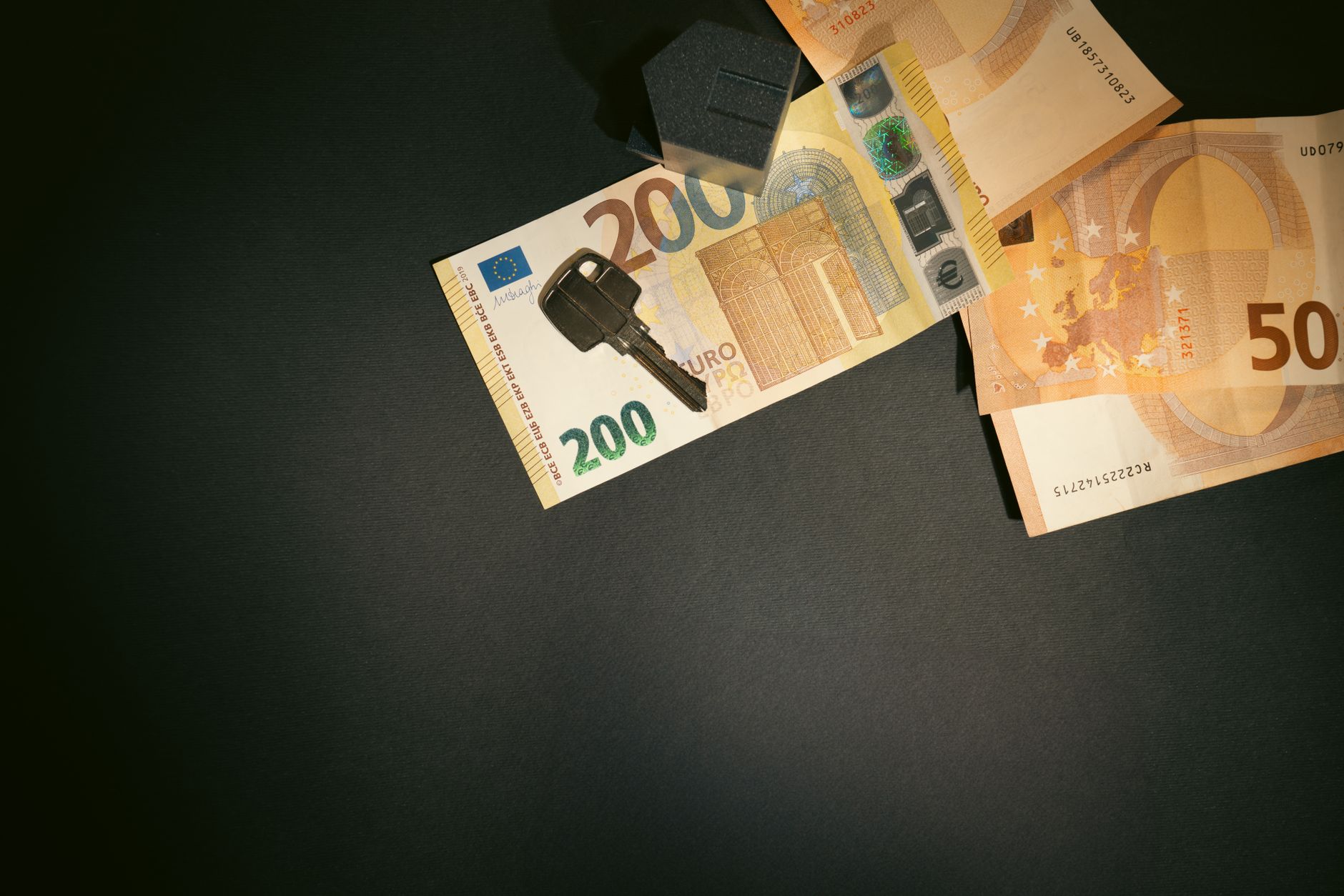Prețul mediu pentru asigurarea RCA a autoturismelor a ajuns la 2.093 de lei în trimestrul II 2026