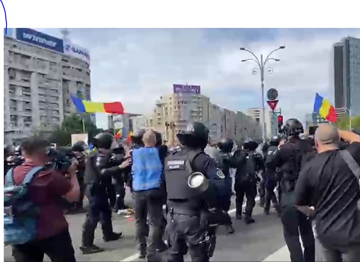 Tensiuni în Piața Victoriei: Jandarmii au folosit gaze lacrimogene în fața protestatarilor