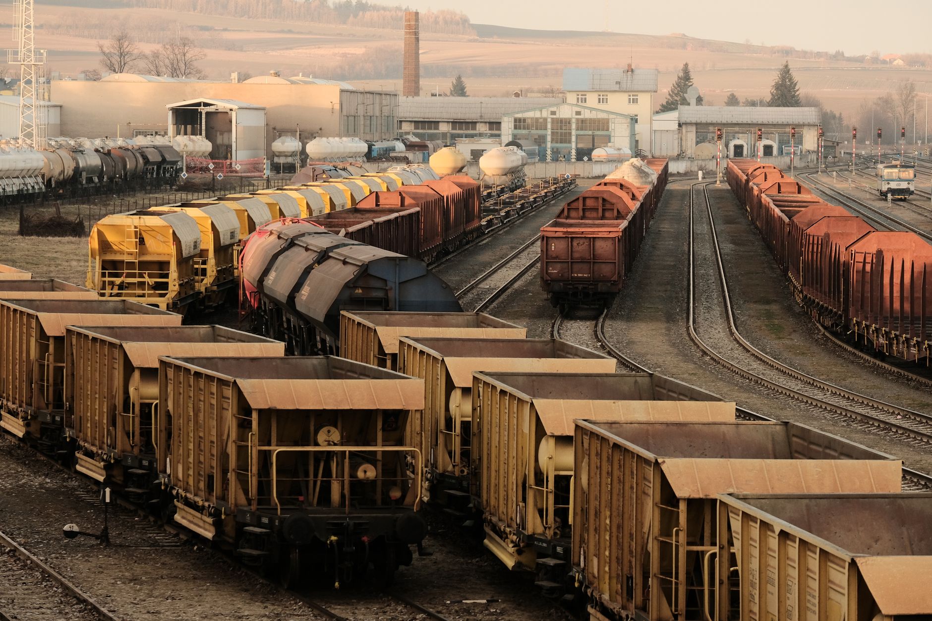 Acțiune masivă a Poliției împotriva furturilor de combustibil din trenurile de marfă: peste 500.000 de lei în amenzi