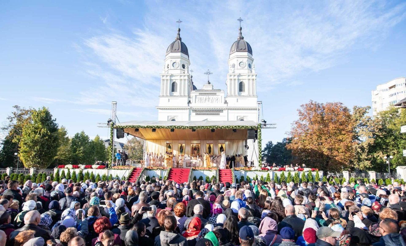 Pelerinajul de la Iași pentru Sfânta Parascheva în 2026: Programul complet al slujbelor și procesiunilor