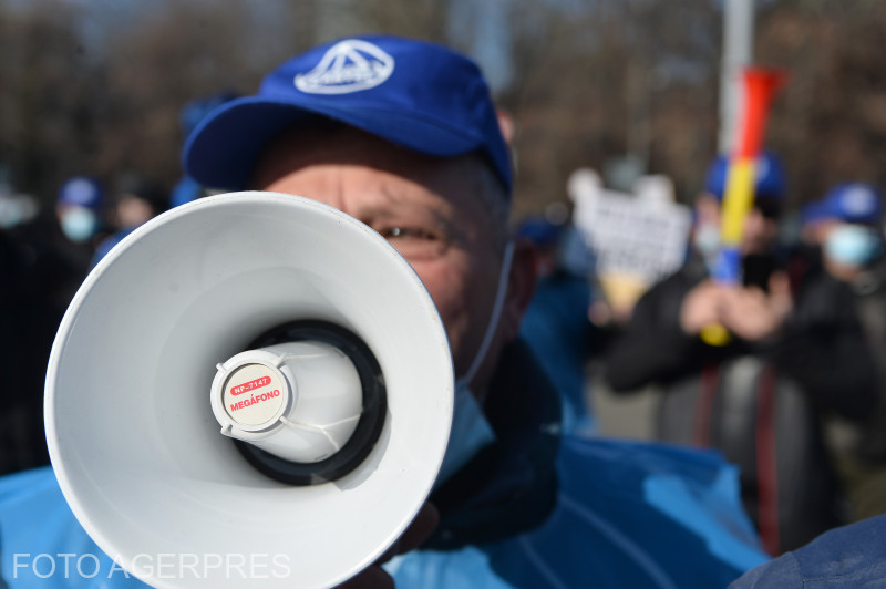 Piața Victoriei este blocată de protestul oierilor care vizează restricțiile de export și costurile ridicate