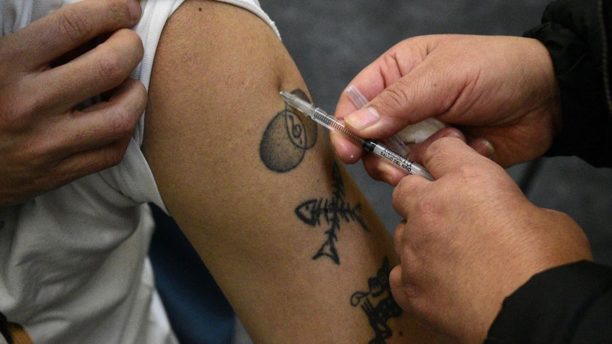 Cine beneficiază de vaccinul antigripal gratuit în 2026: reguli de compensare și categorii prioritare