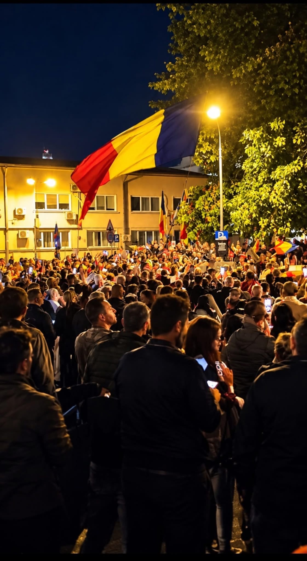 Manifestație masivă în fața Arestului Central: Aproximativ 1.000 de susținători ai lui Călin Georgescu protestează