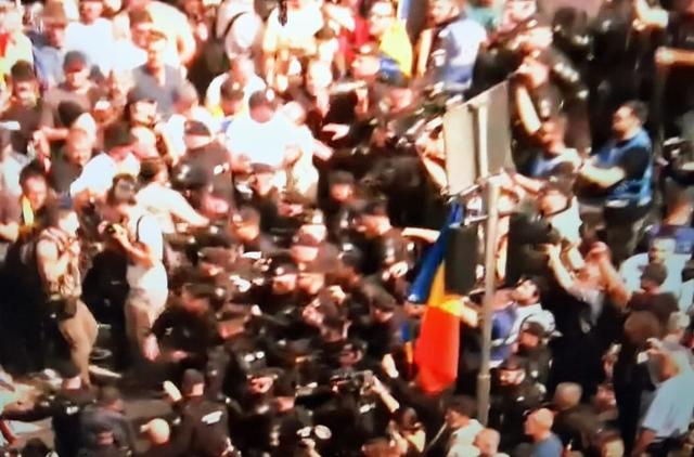 Jandarmerii București: Există suspiciunea de infiltrare pentru provocarea dezordinii în Piața Victoriei