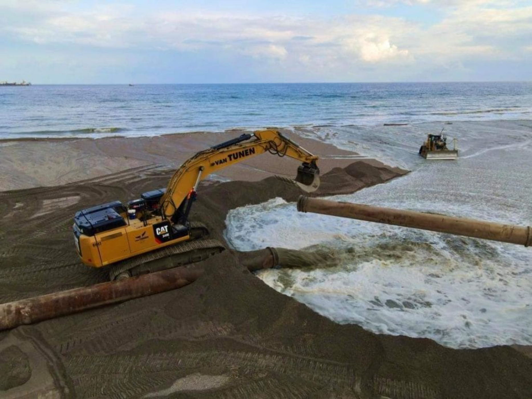 Marea Neagră modifică plajele de pe litoral: Mamaia a pierdut zeci de metri de nisip