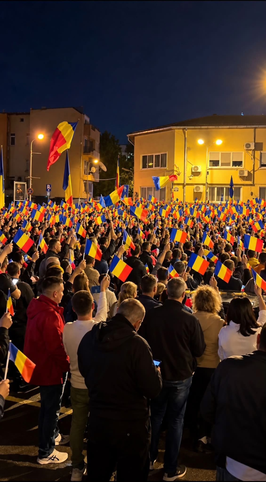 Peste 2.000 de persoane protestează în fața Arestului Central pentru eliberarea lui Călin Georgescu