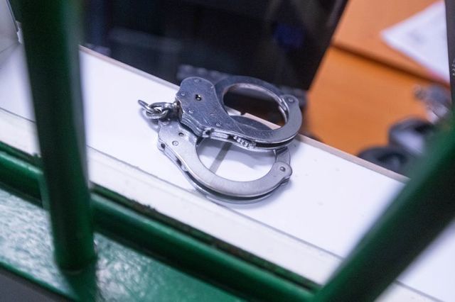 Un tânăr de 24 de ani a fost arestat după o noapte de agresiuni și accidente în județul Argeș