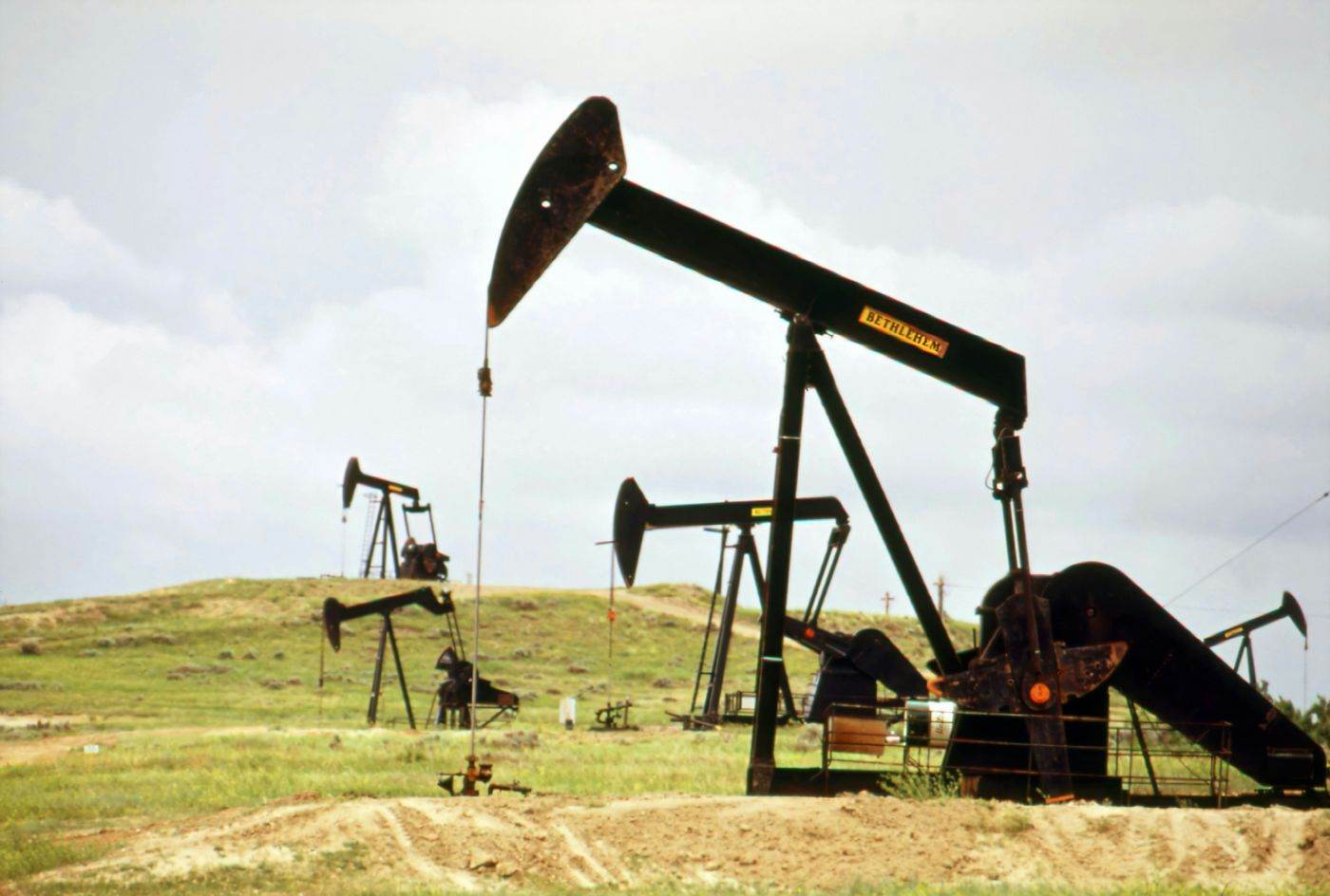 AIE anunță epuizarea a 80% din rezervele strategice de petrol promise în martie