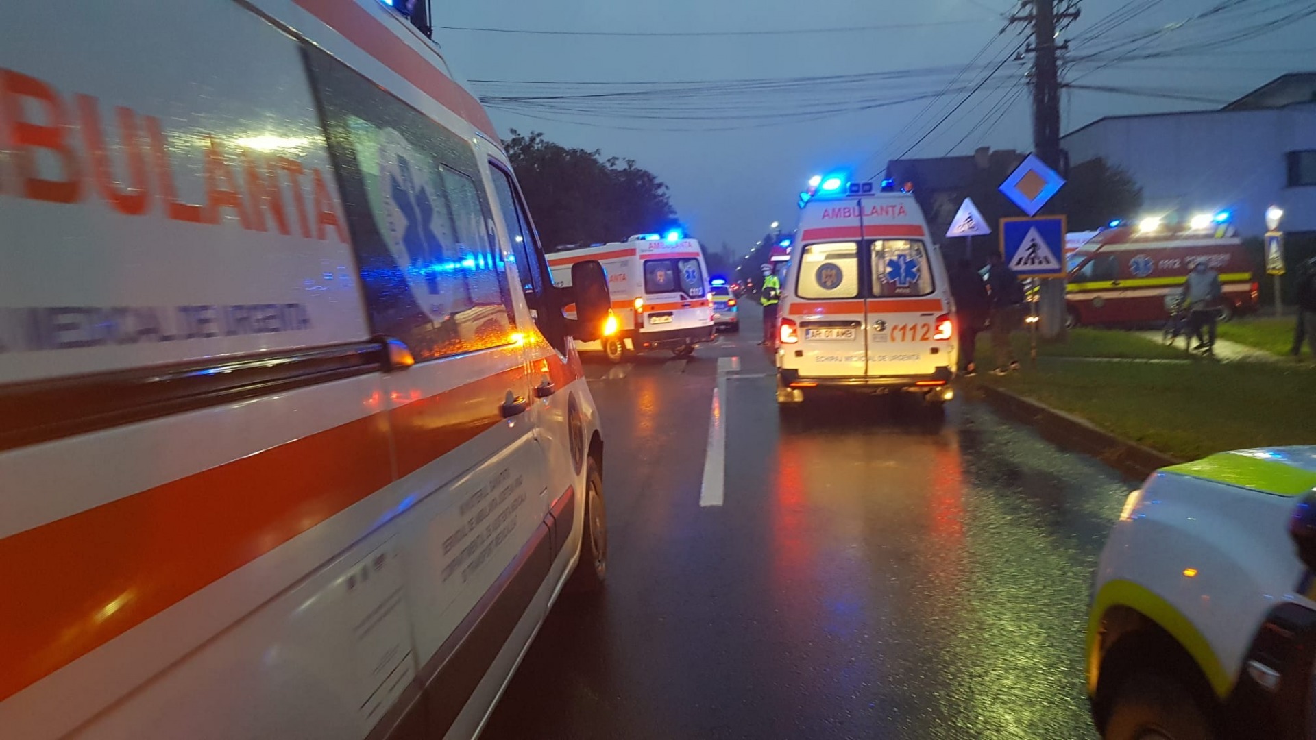 Planul Roșu activat în județul Bacău: zeci de copii din Căiuți au fost transportați la spital
