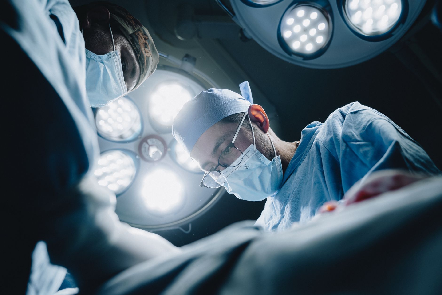 Premieră medicală la Institutul Clinic Fundeni: primul transplant hepatic de la donator viu realizat prin chirurgie robotică