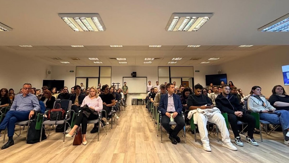 Reacții în mediul academic după recomandarea lui Nicușor Dan privind utilizarea rețelelor sociale de către profesori