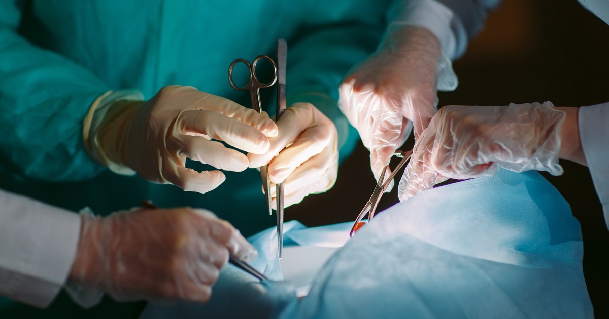 Premieră națională la Institutul Clinic Fundeni: primul transplant de ficat cu donator viu și prelevare robotizată