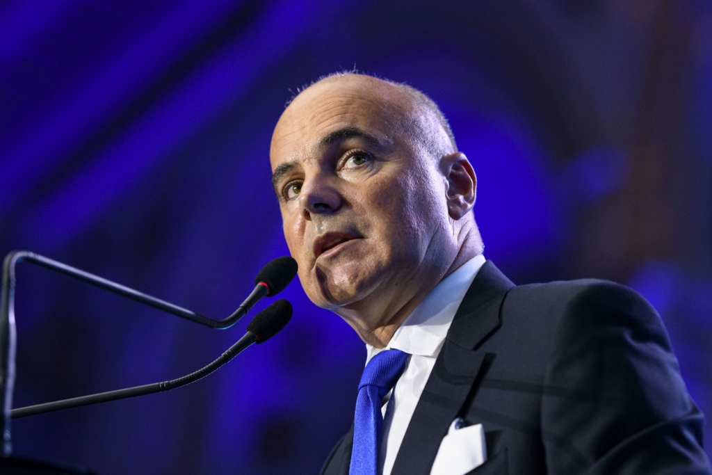 Rareș Bogdan cere colegilor din PNL susținerea guvernului lui Luca Niculescu și oprirea lui Ilie Bolojan