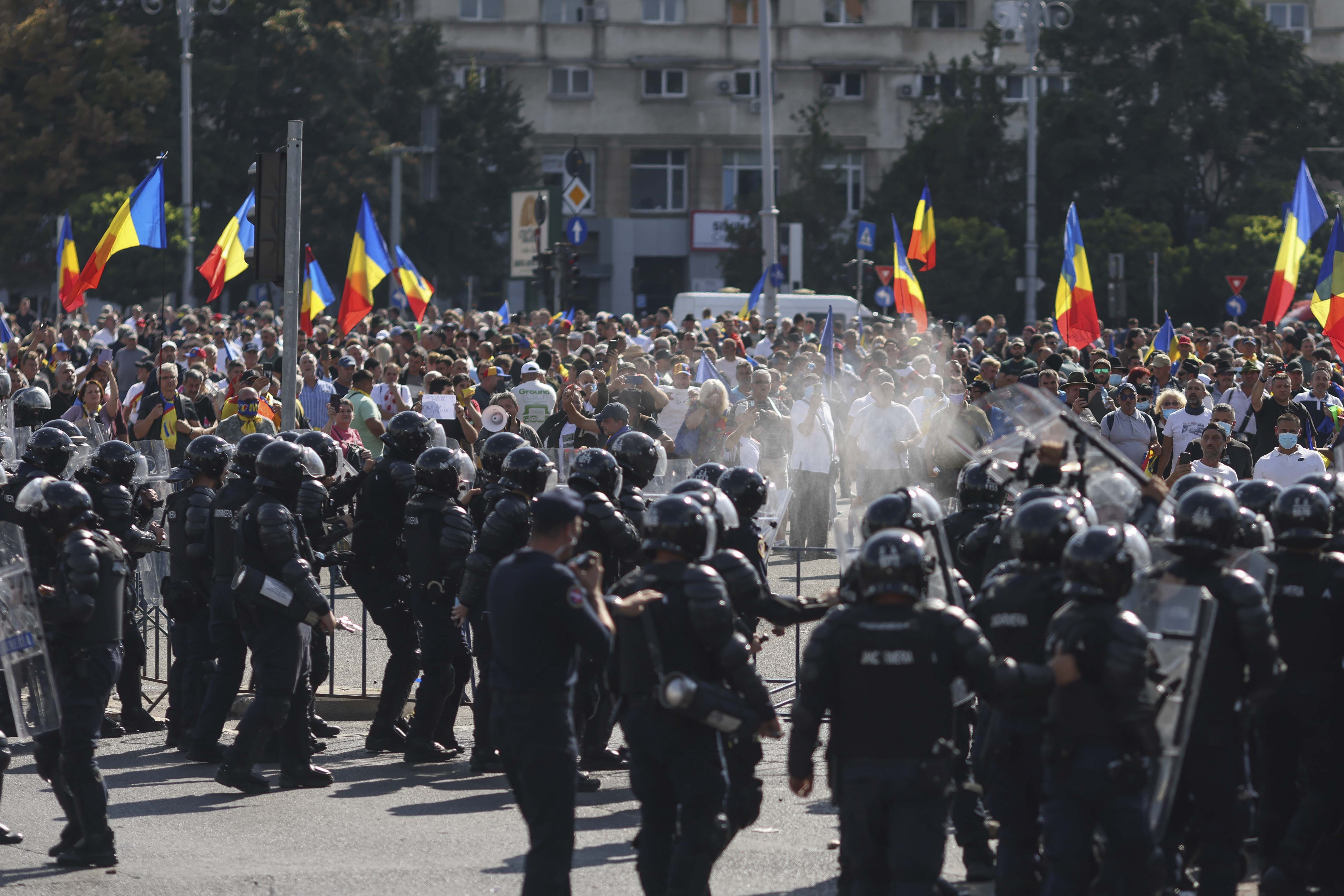 Reacții politice după violențele din Piața Victoriei. Mesaje de condamnare și apeluri la reținere