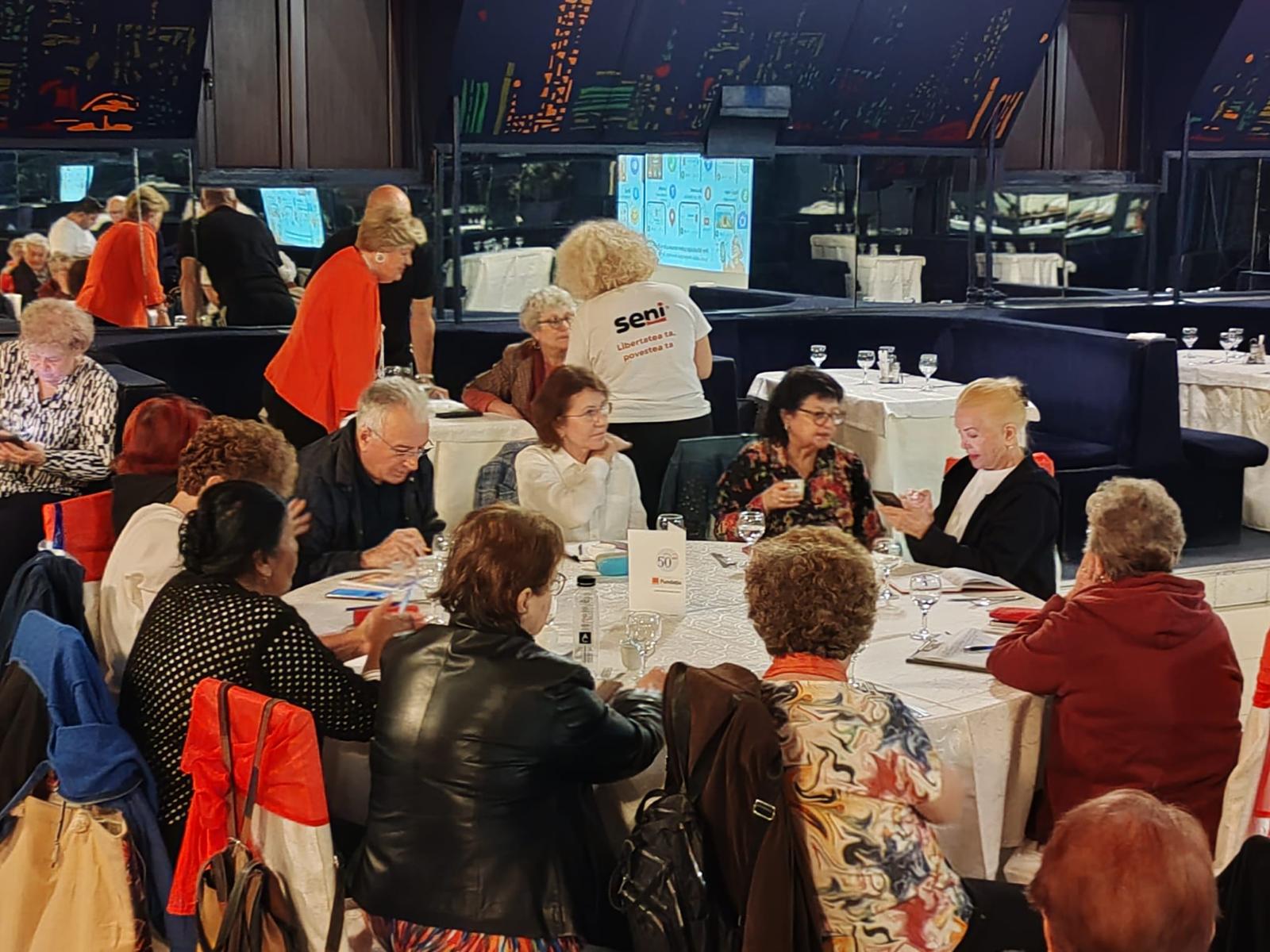 Lansează proiectul Digital 50+ pentru alfabetizarea digitală a seniorilor din București