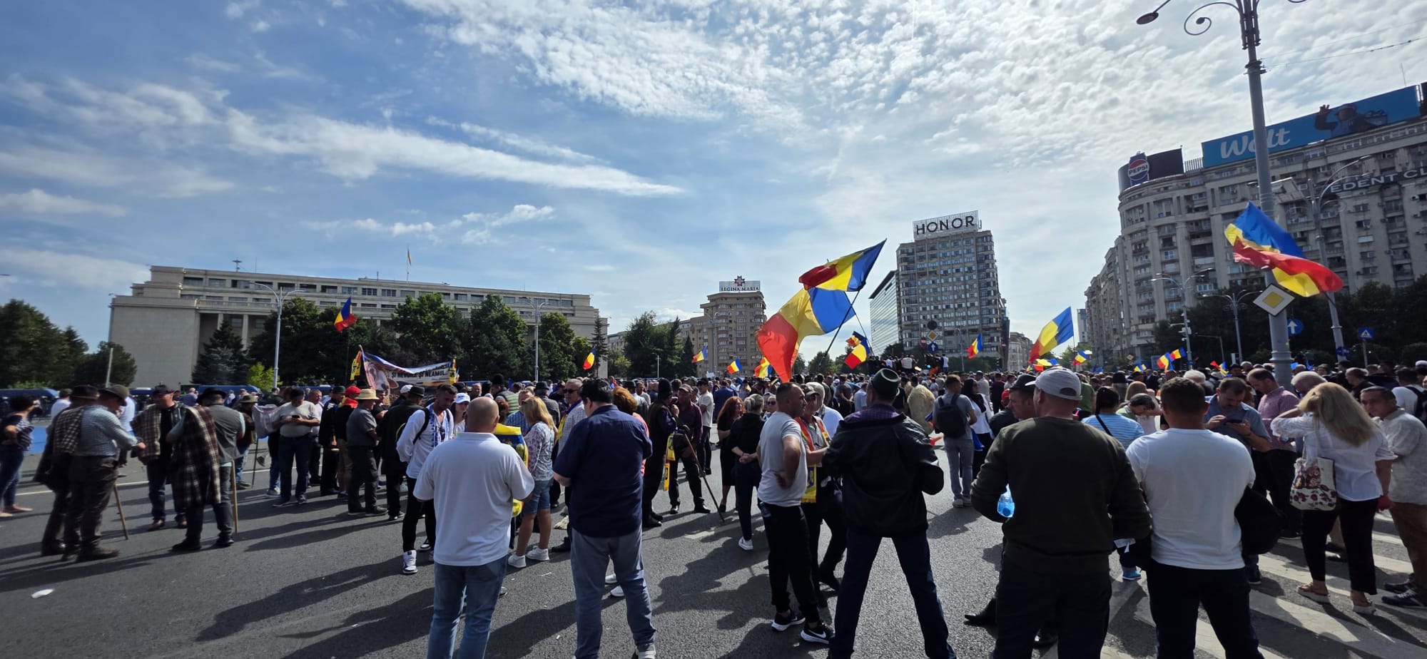 Nicușor Dan condamnă violențele din fața Guvernului și acuză politicienii de amplificarea tensiunilor