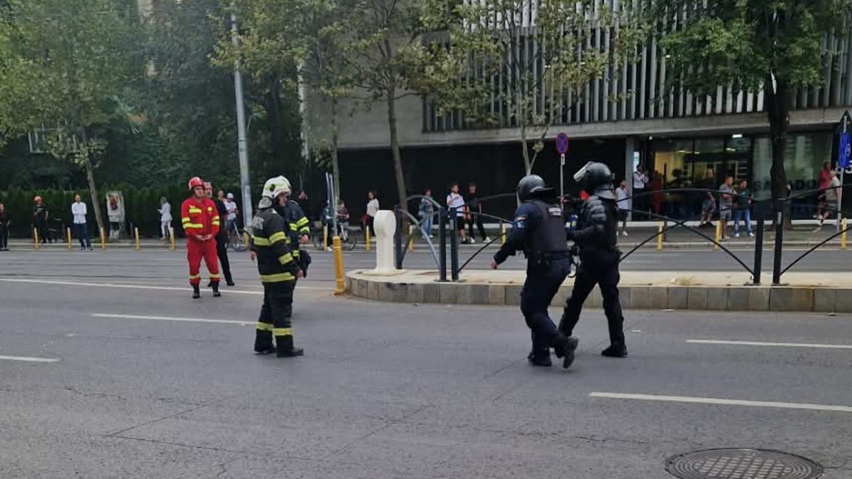 Jandarm rănit în timpul protestelor din Piața Victoriei. Un militar a suferit un traumatism cranio-cerebral