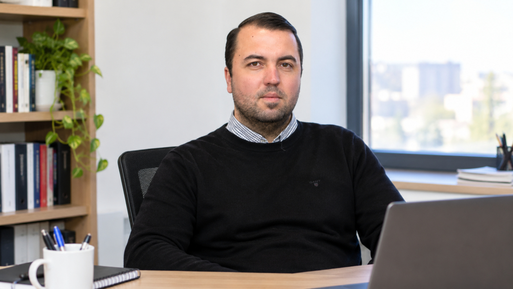 Analiză politică: Șansele guvernului Luca Niculescu și riscurile dizolvării Parlamentului