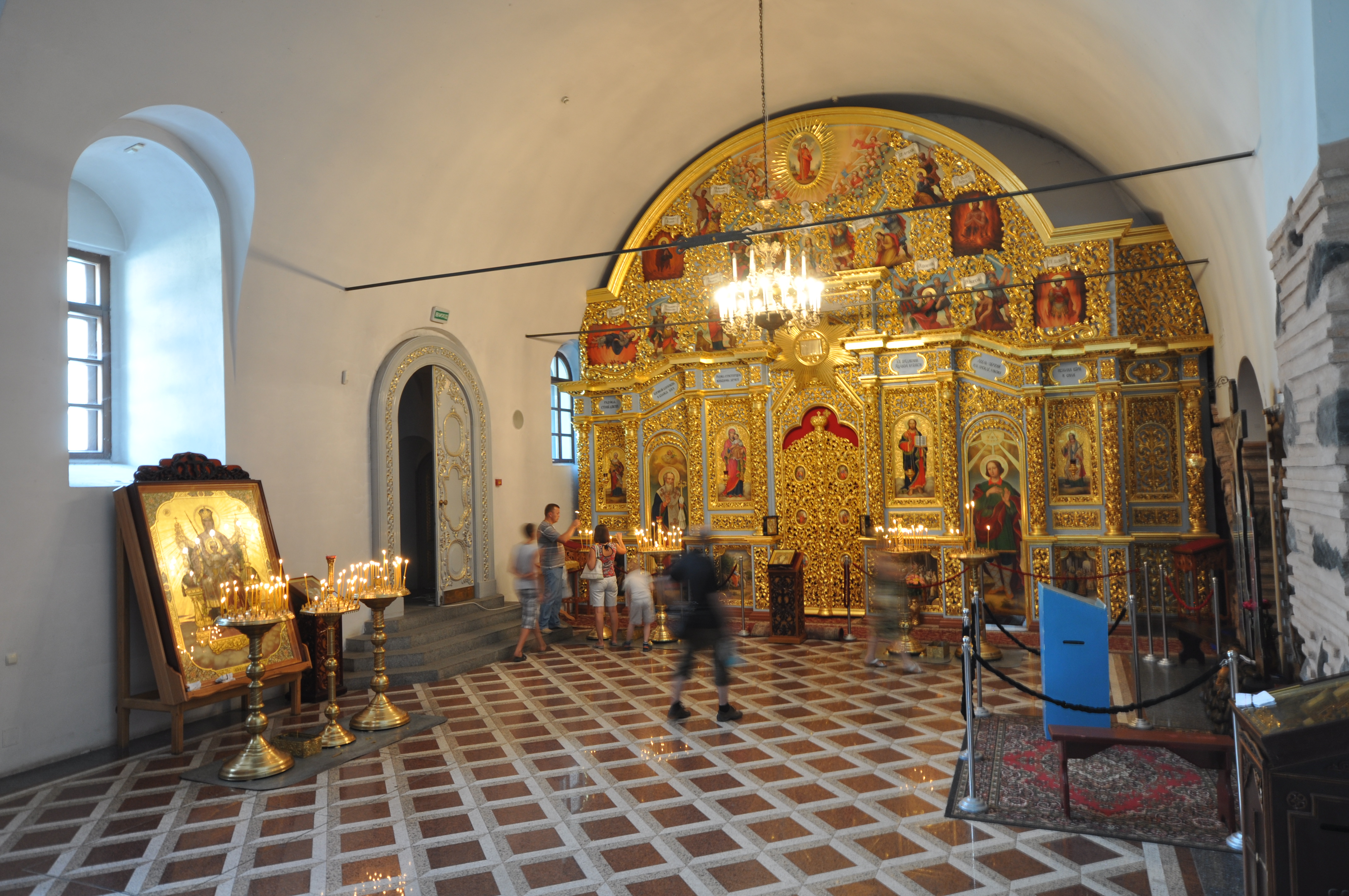 Nicușor Dan a cerut moderație și înțelegere în cadrul slujbei de la Biserica Palatului Cotroceni