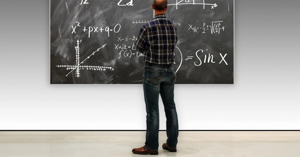 Criza cadrelor didactice: Școlile românești se confruntă cu lipsa profesorilor la Matematică, Fizică și Chimie